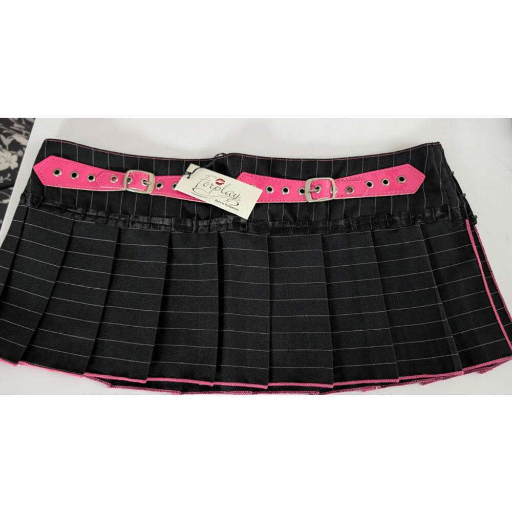 Forplay Vintage Clubwear Pleated Skirt with Buckle Detail NWT Large - Picture 5 of 5